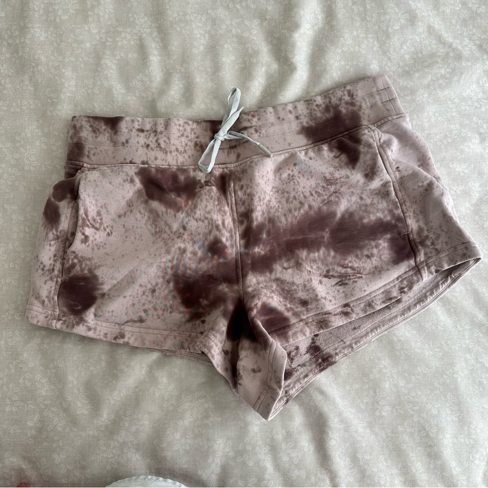 Lululemon Inner Glow Shorts - Picture 2 of 6